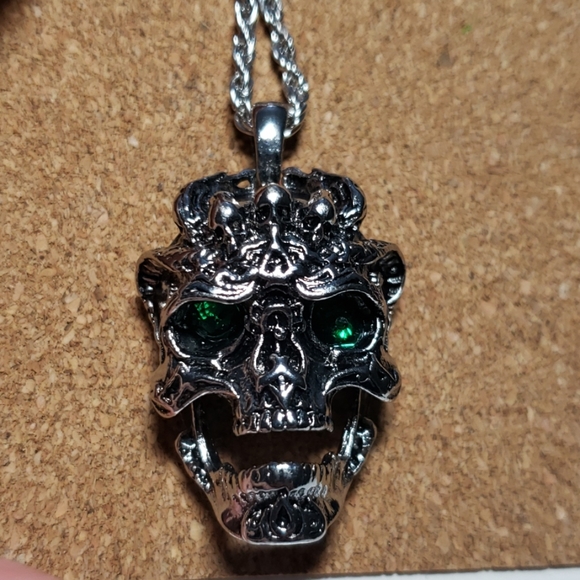 🆕 NWOT Devil Skull Green Eyes 22" Necklace - Picture 3 of 6